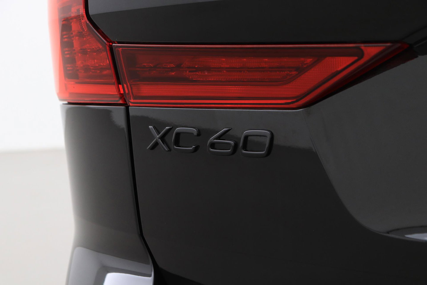 Volvo XC60 T8 Plug-in hybrid Ultra Black Edition | ACC | Panoramadak | Bowers&Wilkins | Head-Up | 360° Camera | Massage+Ventilatie | 21 inch