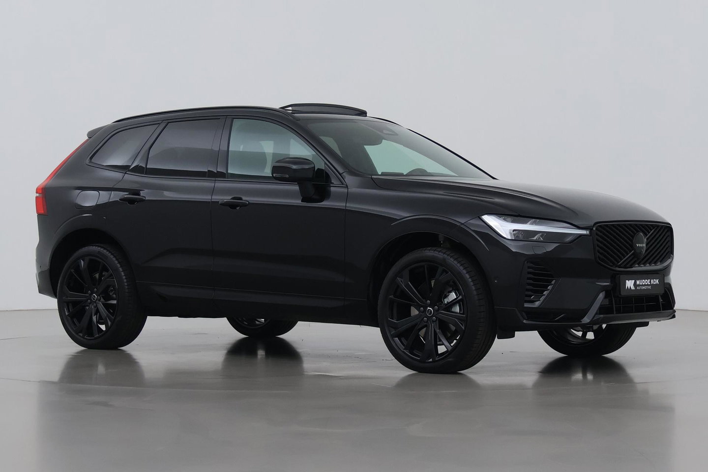 Volvo XC60 T8 Plug-in hybrid Ultra Black Edition | ACC | Panoramadak | Bowers&Wilkins | Head-Up | 360° Camera | Massage+Ventilatie | 21 inch