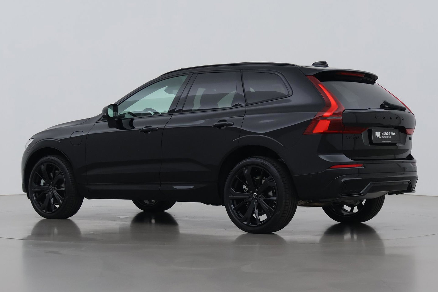 Volvo XC60 T8 Plug-in hybrid Ultra Black Edition | ACC | Panoramadak | Bowers&Wilkins | Head-Up | 360° Camera | Massage+Ventilatie | 21 inch
