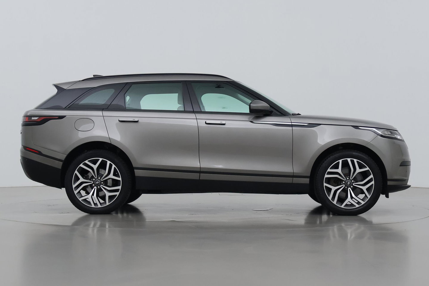 Land Rover Range Rover Velar 2.0 P400e | Elektrische Trekhaak | Keyless Entry | Memory | Camera | Leder | 19 inch