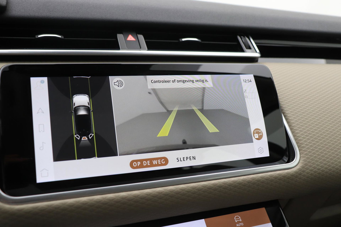 Land Rover Range Rover Velar 2.0 P400e | Elektrische Trekhaak | Keyless Entry | Memory | Camera | Leder | 19 inch