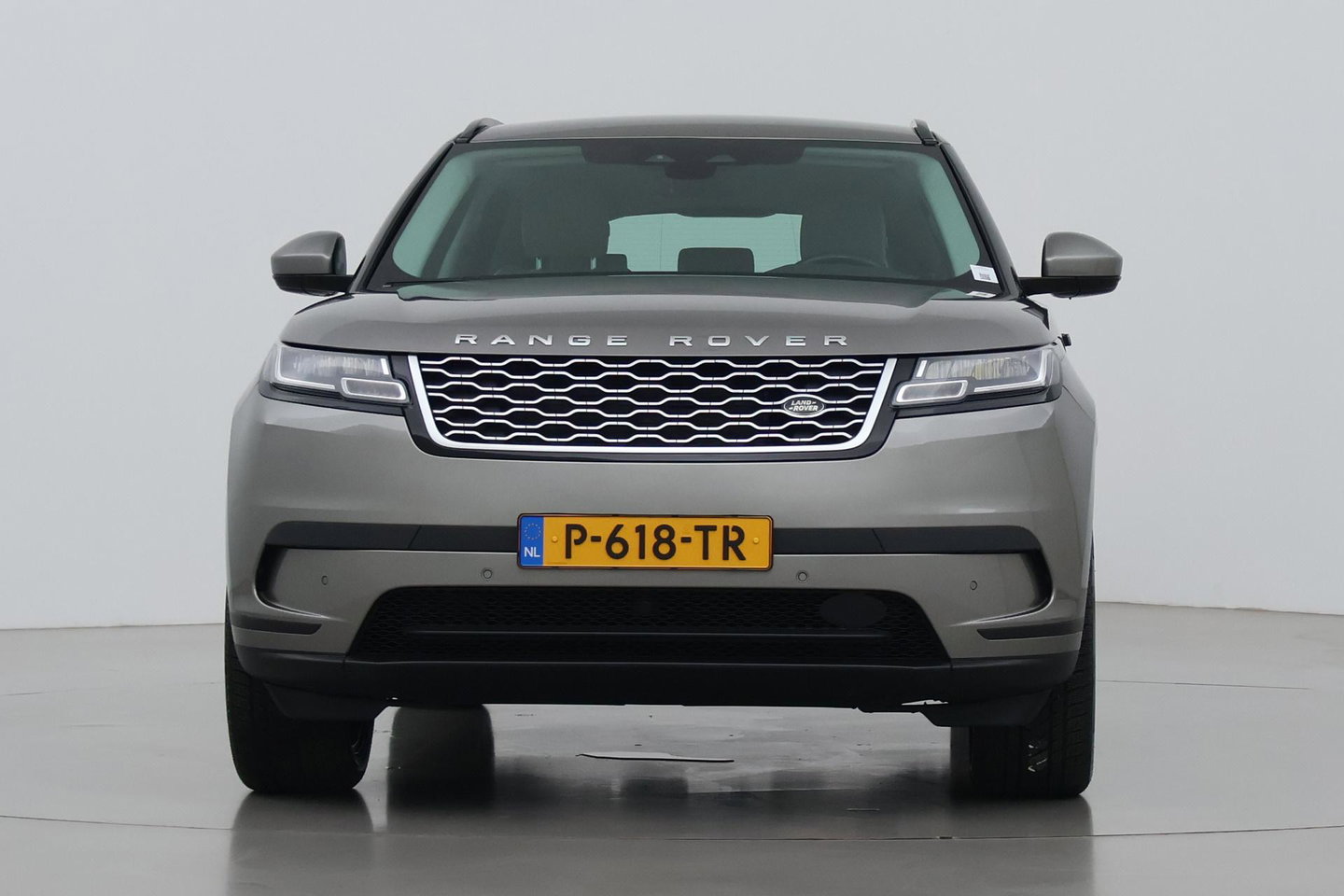 Land Rover Range Rover Velar 2.0 P400e | Elektrische Trekhaak | Keyless Entry | Memory | Camera | Leder | 19 inch