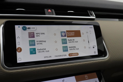 Land Rover Range Rover Velar 2.0 P400e | Elektrische Trekhaak | Keyless Entry | Memory | Camera | Leder | 19 inch