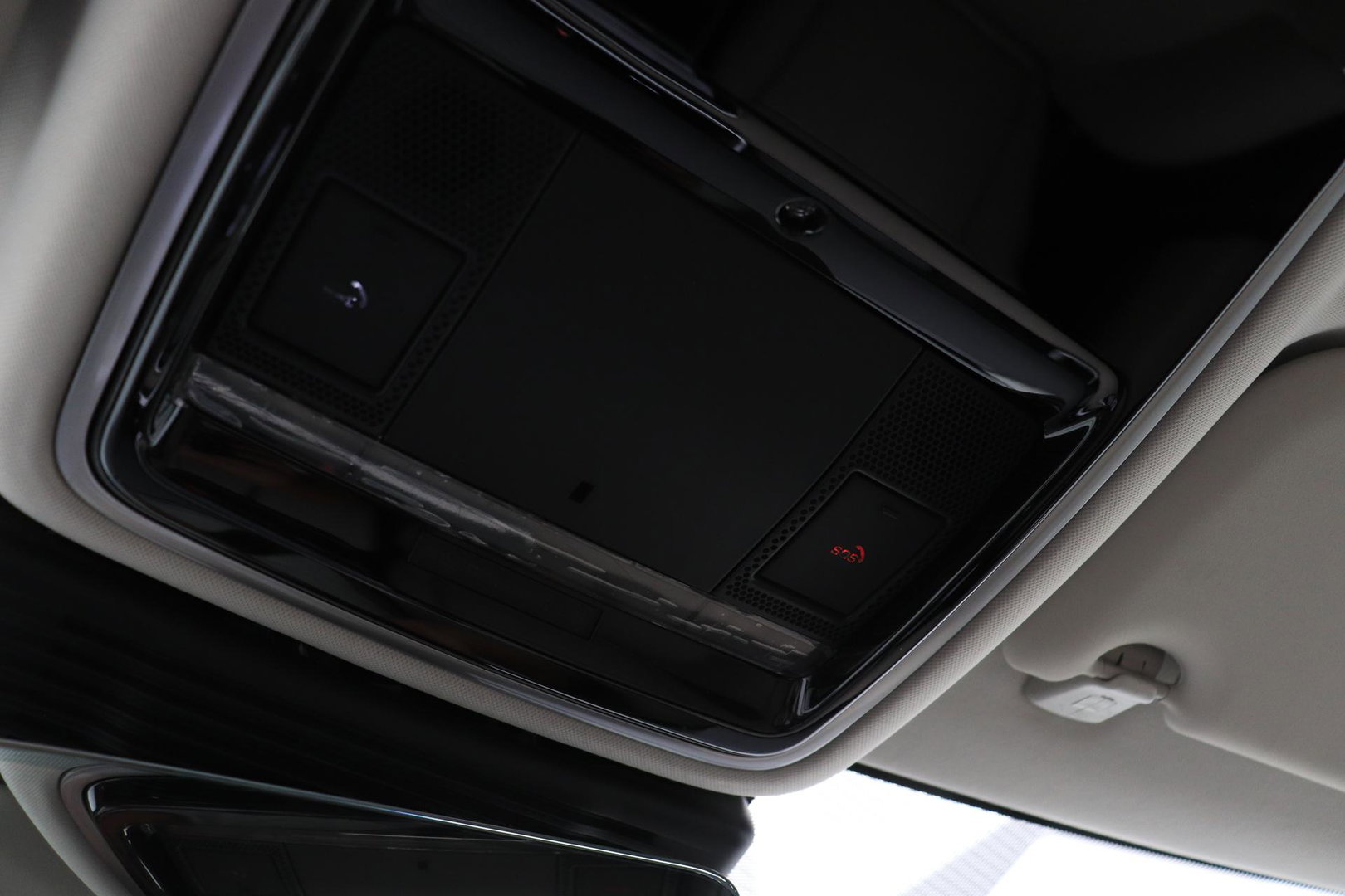 Land Rover Range Rover Velar 2.0 P400e | Elektrische Trekhaak | Keyless Entry | Memory | Camera | Leder | 19 inch