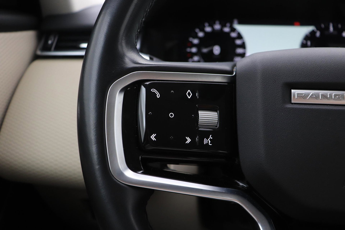 Land Rover Range Rover Velar 2.0 P400e | Elektrische Trekhaak | Keyless Entry | Memory | Camera | Leder | 19 inch