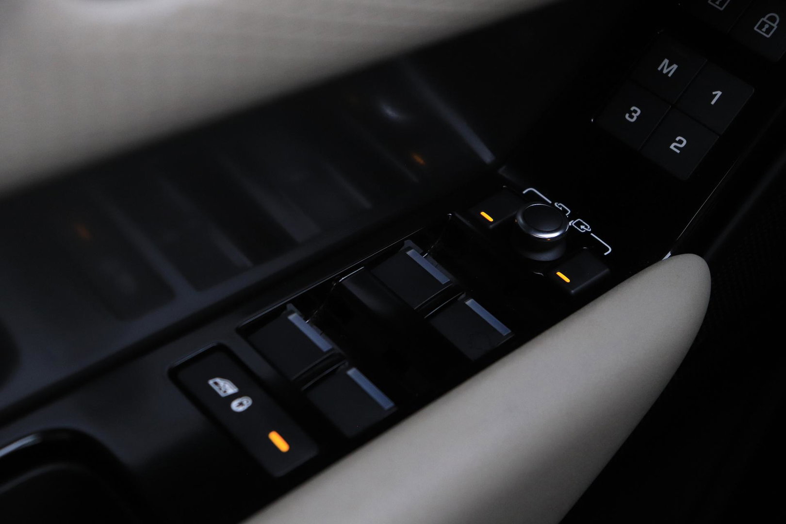 Land Rover Range Rover Velar 2.0 P400e | Elektrische Trekhaak | Keyless Entry | Memory | Camera | Leder | 19 inch
