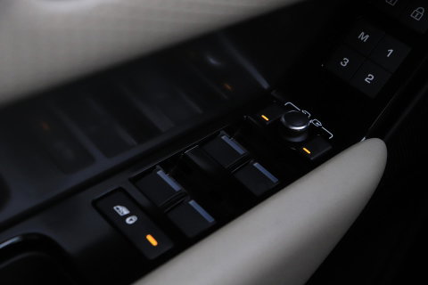 Land Rover Range Rover Velar 2.0 P400e | Elektrische Trekhaak | Keyless Entry | Memory | Camera | Leder | 19 inch