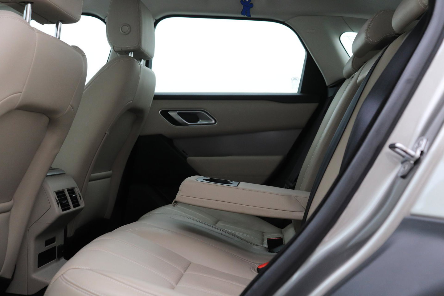 Land Rover Range Rover Velar 2.0 P400e | Elektrische Trekhaak | Keyless Entry | Memory | Camera | Leder | 19 inch