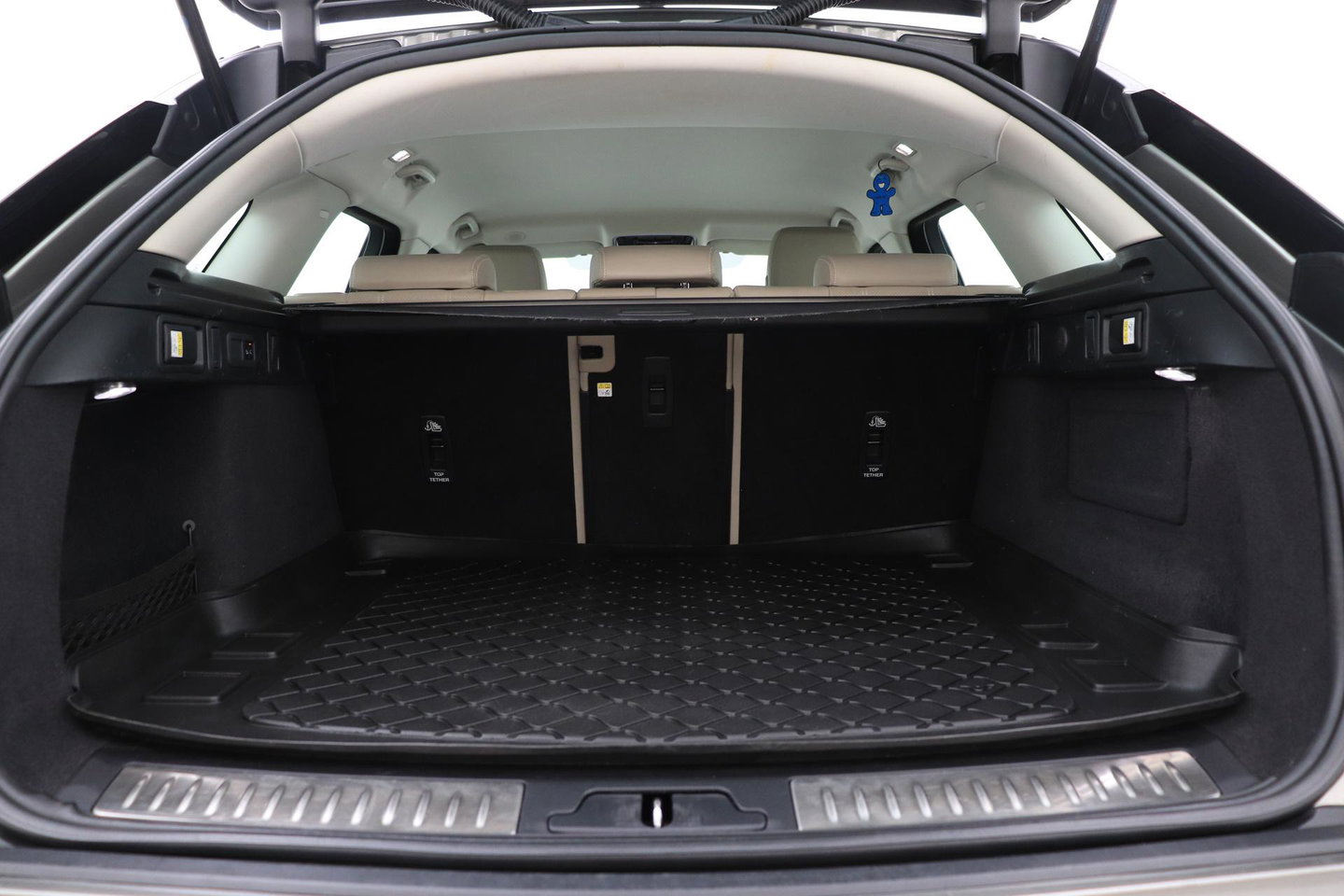 Land Rover Range Rover Velar 2.0 P400e | Elektrische Trekhaak | Keyless Entry | Memory | Camera | Leder | 19 inch