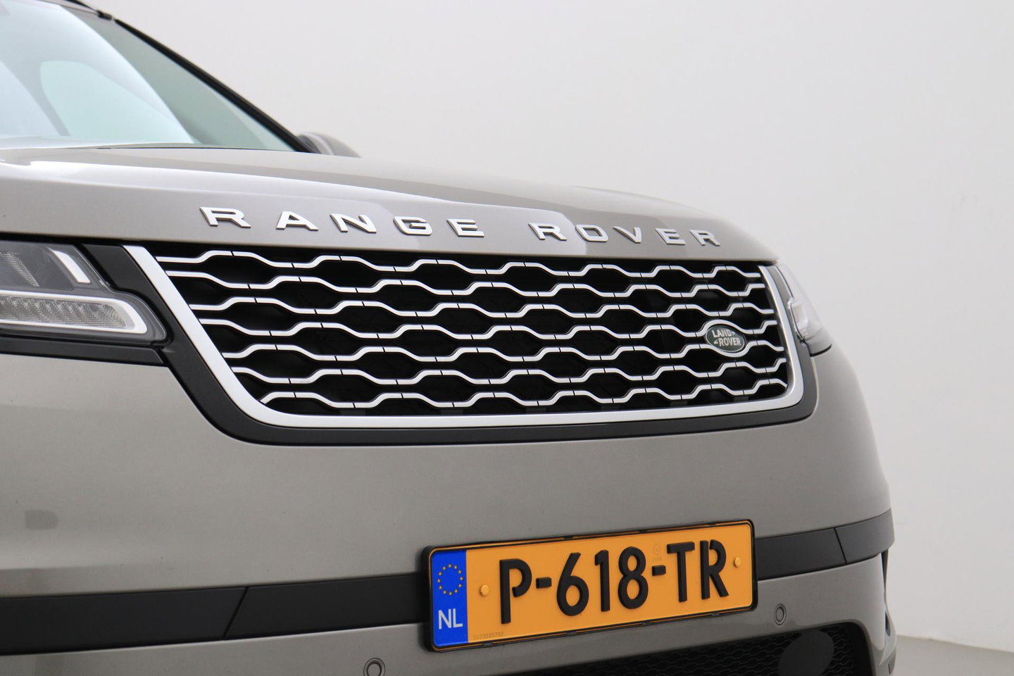Land Rover Range Rover Velar 2.0 P400e | Elektrische Trekhaak | Keyless Entry | Memory | Camera | Leder | 19 inch