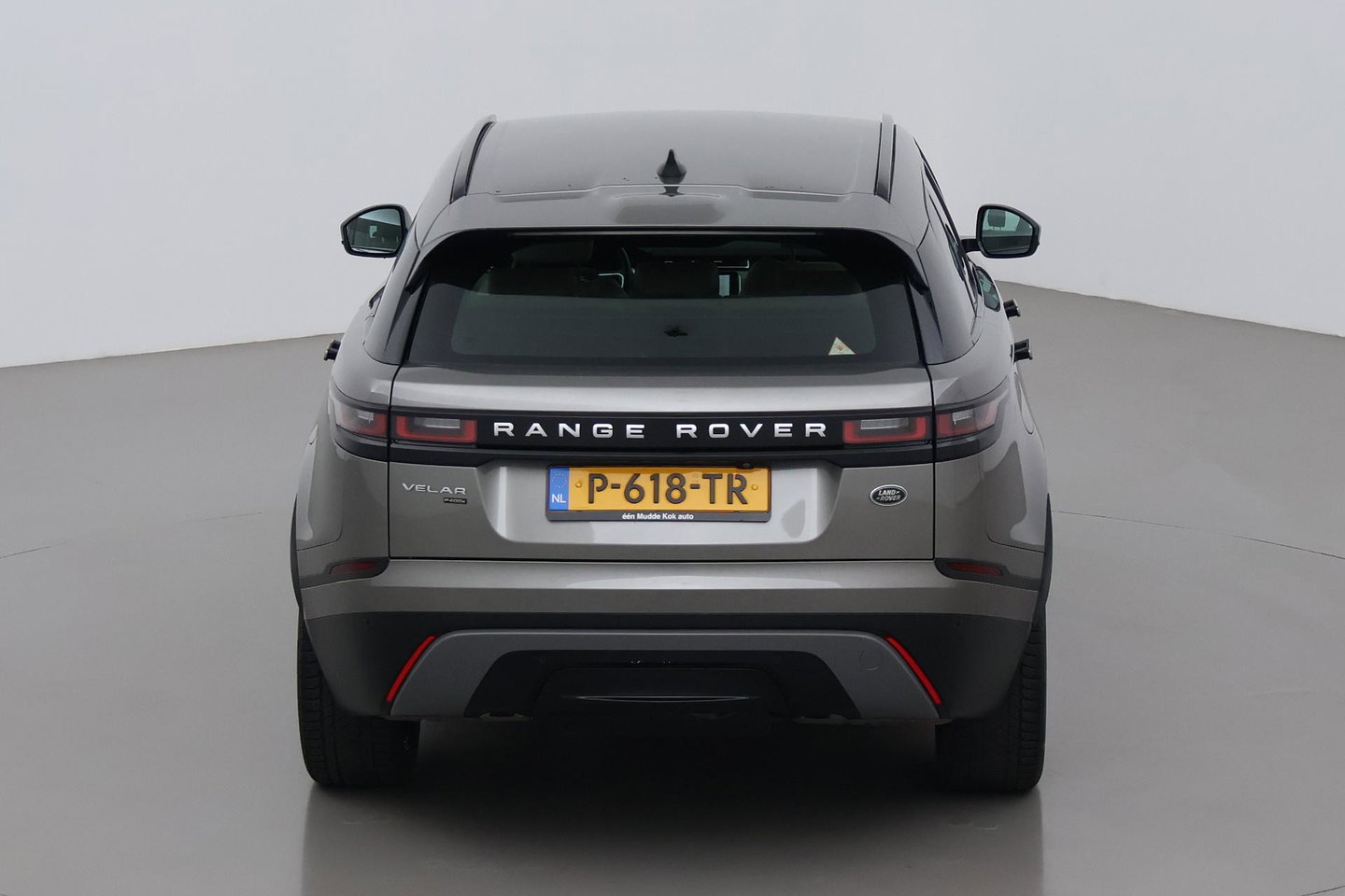 Land Rover Range Rover Velar 2.0 P400e | Elektrische Trekhaak | Keyless Entry | Memory | Camera | Leder | 19 inch