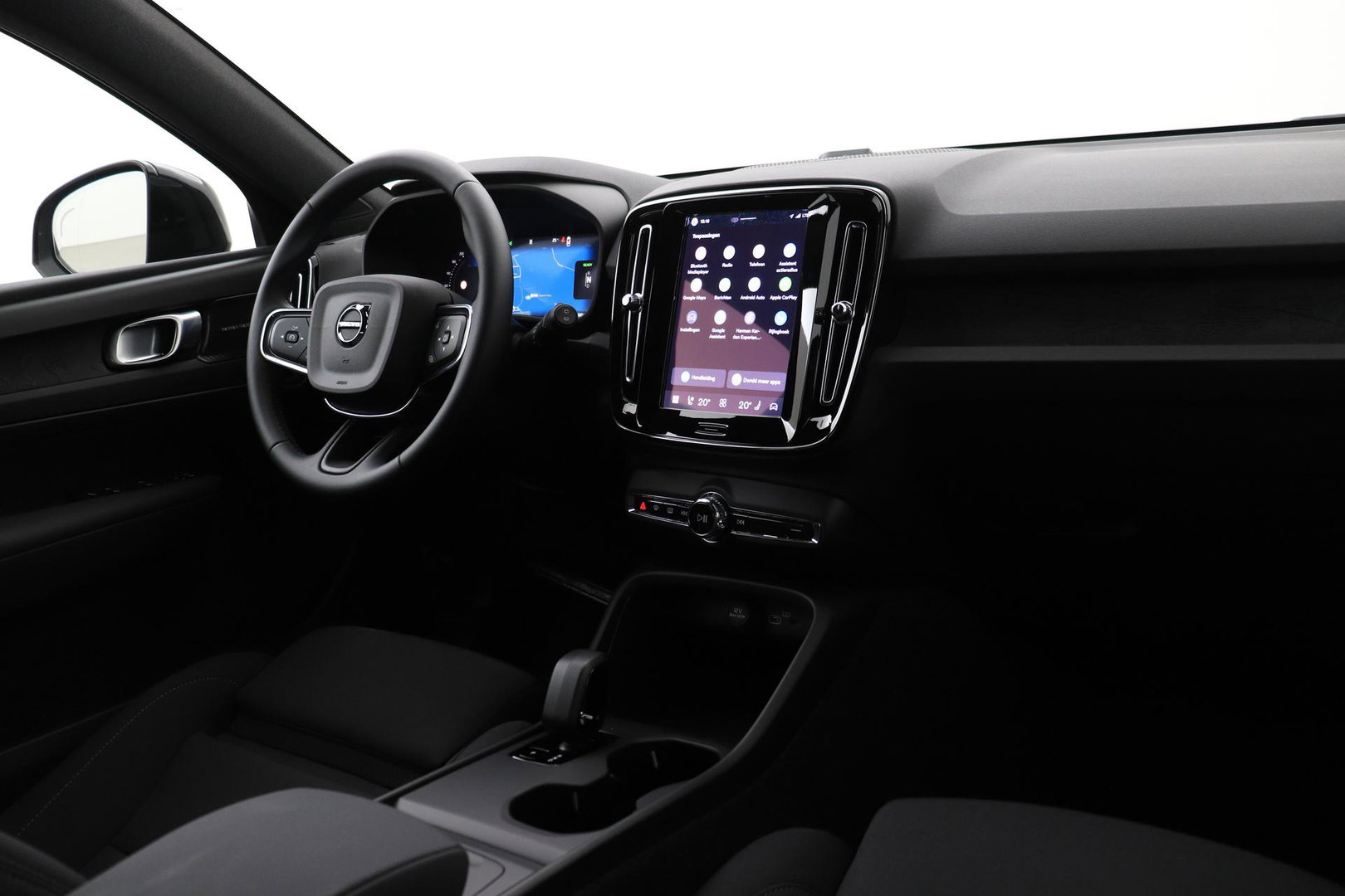 Volvo EX40 Single Motor Extended Range Plus Black Ed. 82 kWh | 360° Camera | ACC | 20 Inch | Stoel+Stuurverwarming | Harman/Kardon