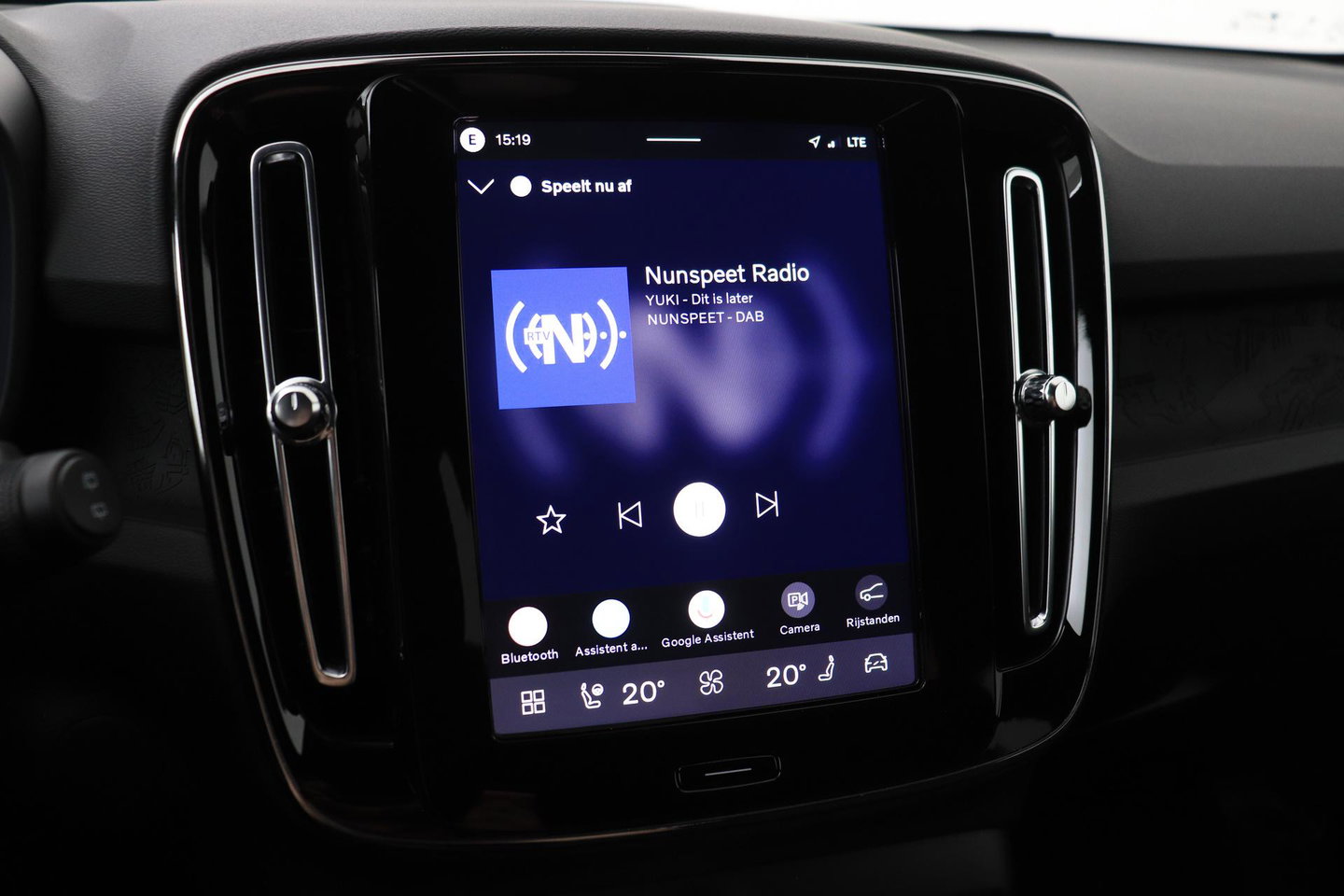 Volvo EX40 Single Motor Extended Range Plus Black Ed. 82 kWh | 360° Camera | ACC | 20 Inch | Stoel+Stuurverwarming | Harman/Kardon