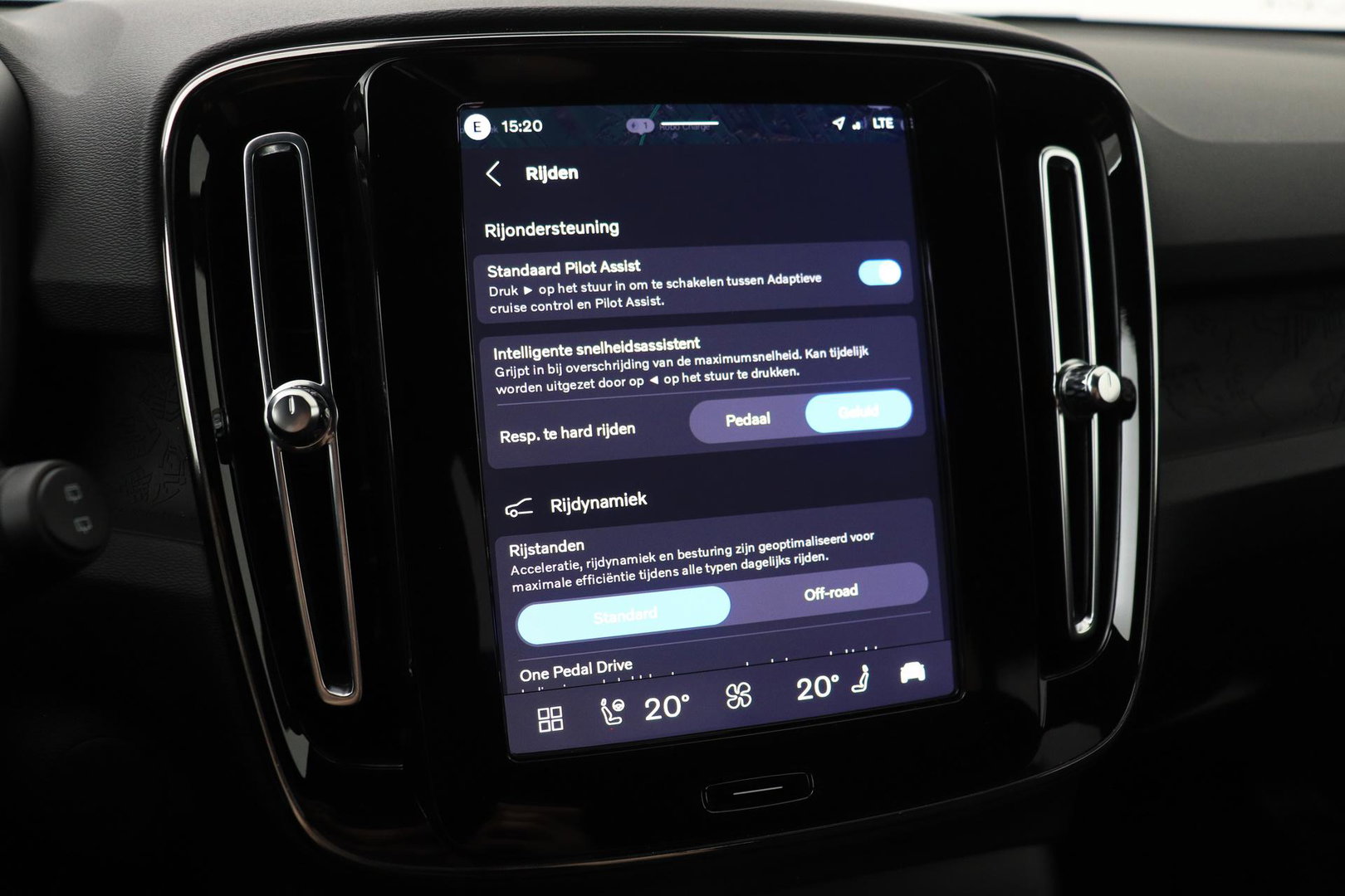 Volvo EX40 Single Motor Extended Range Plus Black Ed. 82 kWh | 360° Camera | ACC | 20 Inch | Stoel+Stuurverwarming | Harman/Kardon