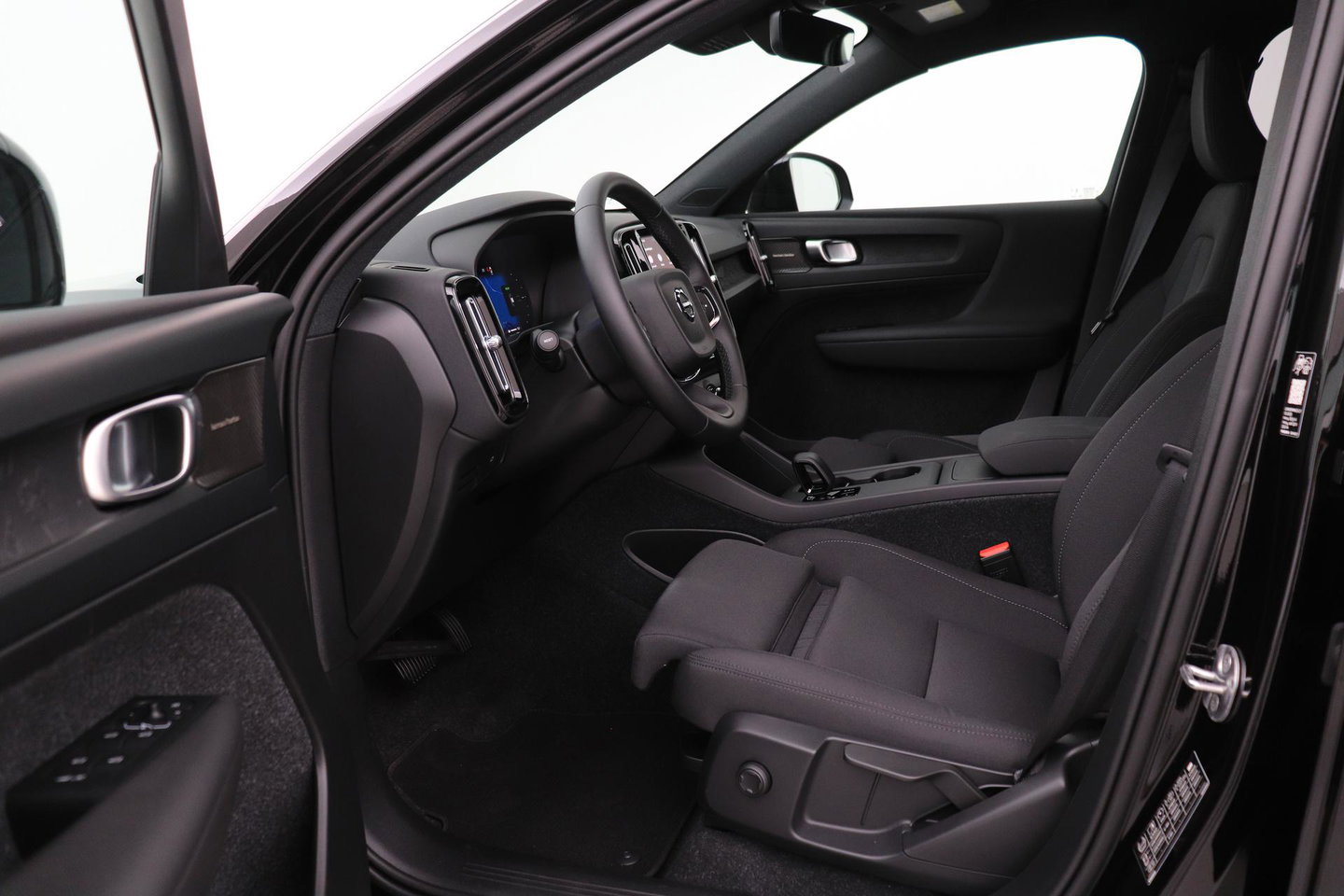 Volvo EX40 Single Motor Extended Range Plus Black Ed. 82 kWh | 360° Camera | ACC | 20 Inch | Stoel+Stuurverwarming | Harman/Kardon