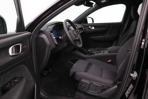 Volvo EX40 Single Motor Extended Range Plus Black Ed. 82 kWh | 360° Camera | ACC | 20 Inch | Stoel+Stuurverwarming | Harman/Kardon