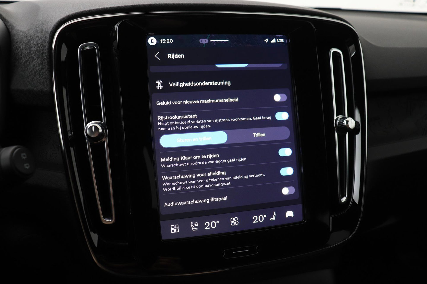 Volvo EX40 Single Motor Extended Range Plus Black Ed. 82 kWh | 360° Camera | ACC | 20 Inch | Stoel+Stuurverwarming | Harman/Kardon