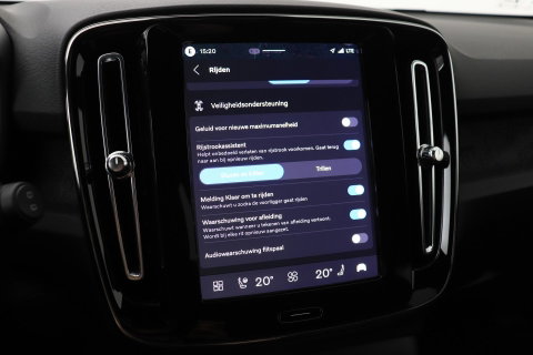 Volvo EX40 Single Motor Extended Range Plus Black Ed. 82 kWh | 360° Camera | ACC | 20 Inch | Stoel+Stuurverwarming | Harman/Kardon