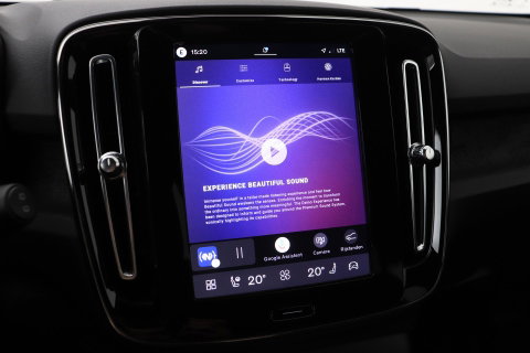 Volvo EX40 Single Motor Extended Range Plus Black Ed. 82 kWh | 360° Camera | ACC | 20 Inch | Stoel+Stuurverwarming | Harman/Kardon