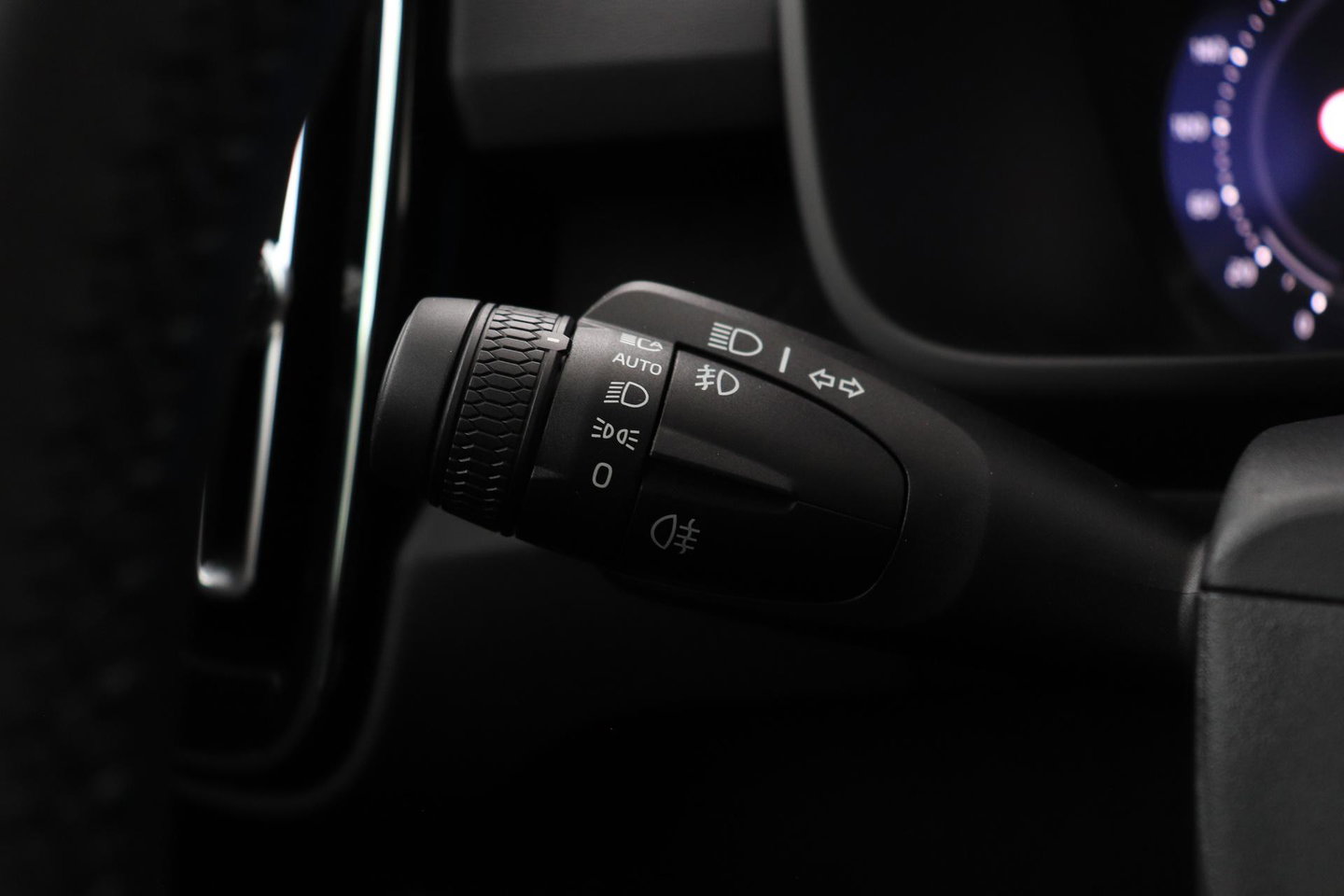 Volvo EX40 Single Motor Extended Range Plus Black Ed. 82 kWh | 360° Camera | ACC | 20 Inch | Stoel+Stuurverwarming | Harman/Kardon