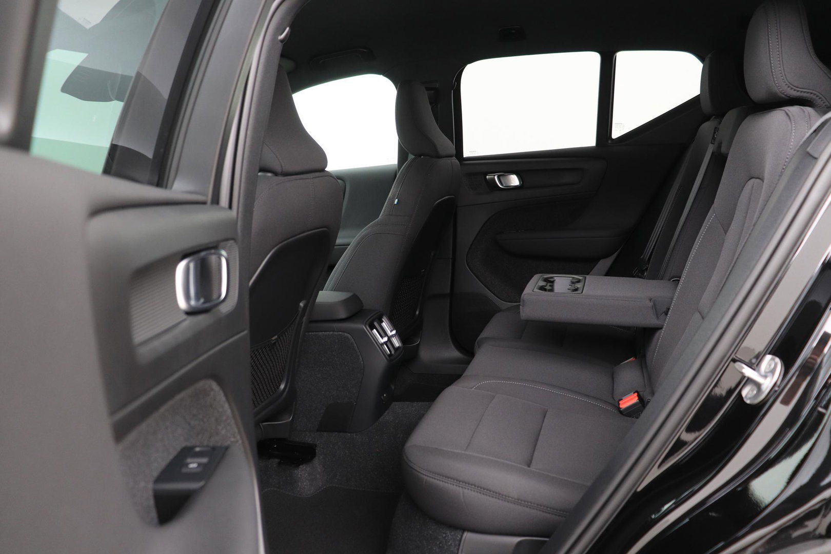 Volvo EX40 Single Motor Extended Range Plus Black Ed. 82 kWh | 360° Camera | ACC | 20 Inch | Stoel+Stuurverwarming | Harman/Kardon
