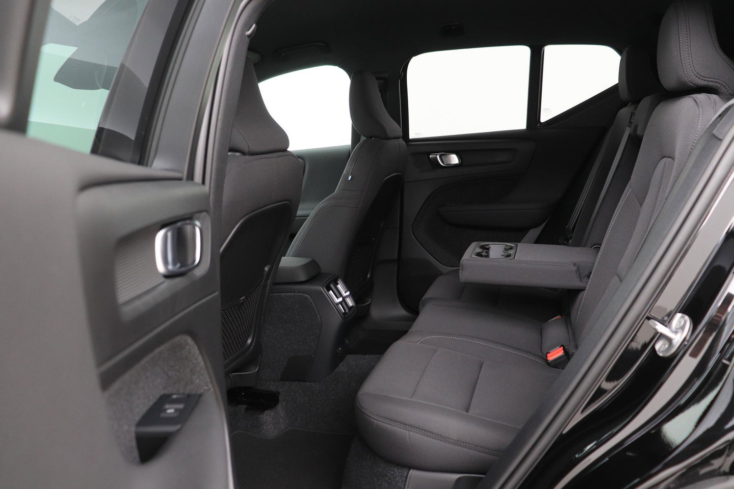 Volvo EX40 Single Motor Extended Range Plus Black Ed. 82 kWh | 360° Camera | ACC | 20 Inch | Stoel+Stuurverwarming | Harman/Kardon