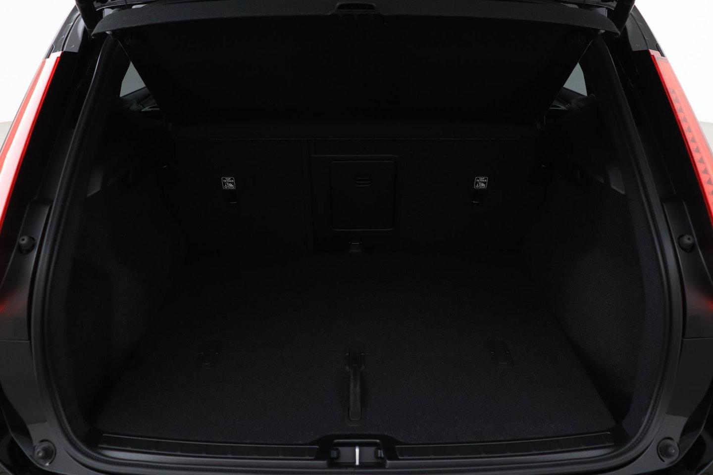 Volvo EX40 Single Motor Extended Range Plus Black Ed. 82 kWh | 360° Camera | ACC | 20 Inch | Stoel+Stuurverwarming | Harman/Kardon