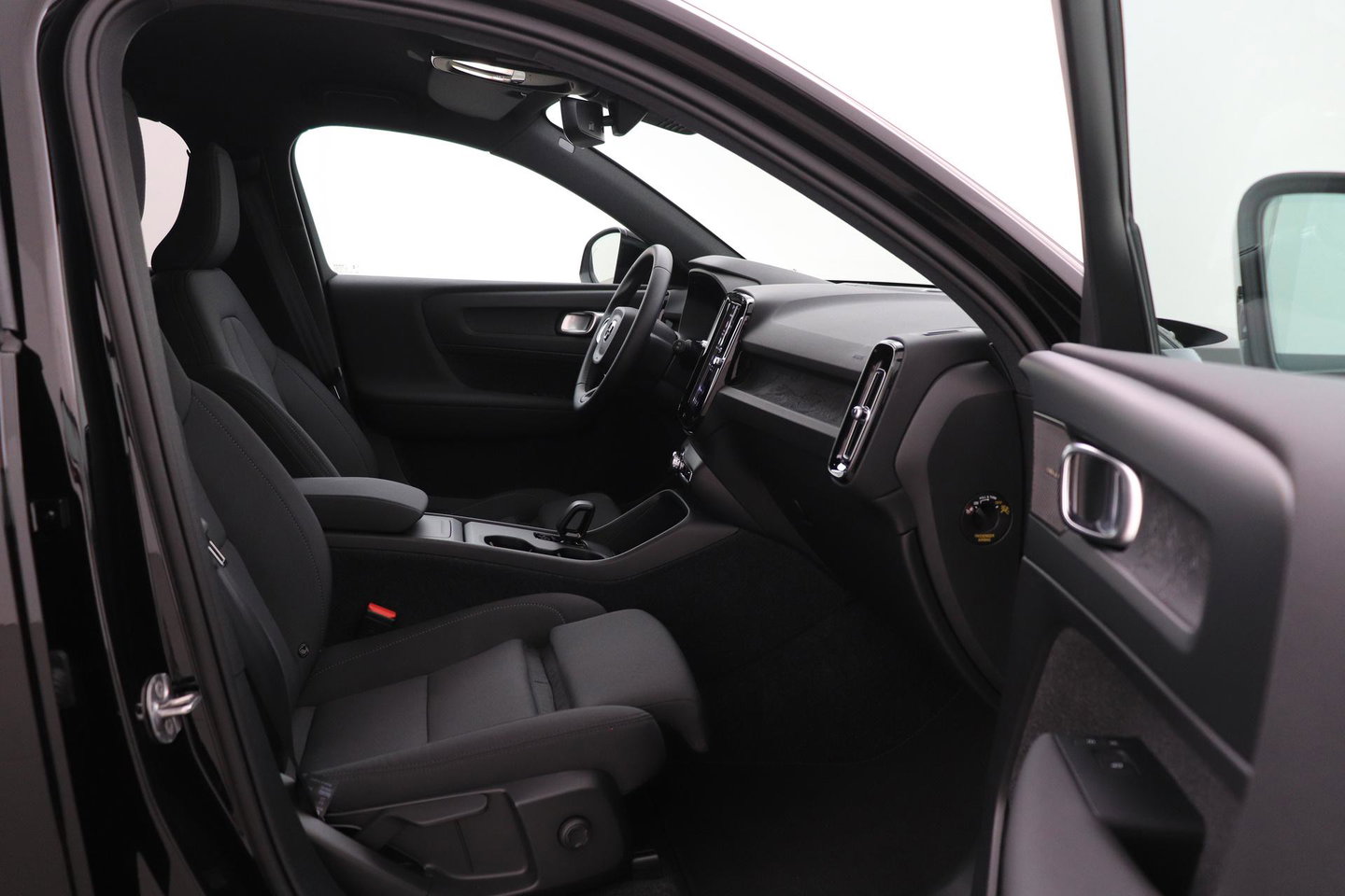 Volvo EX40 Single Motor Extended Range Plus Black Ed. 82 kWh | 360° Camera | ACC | 20 Inch | Stoel+Stuurverwarming | Harman/Kardon