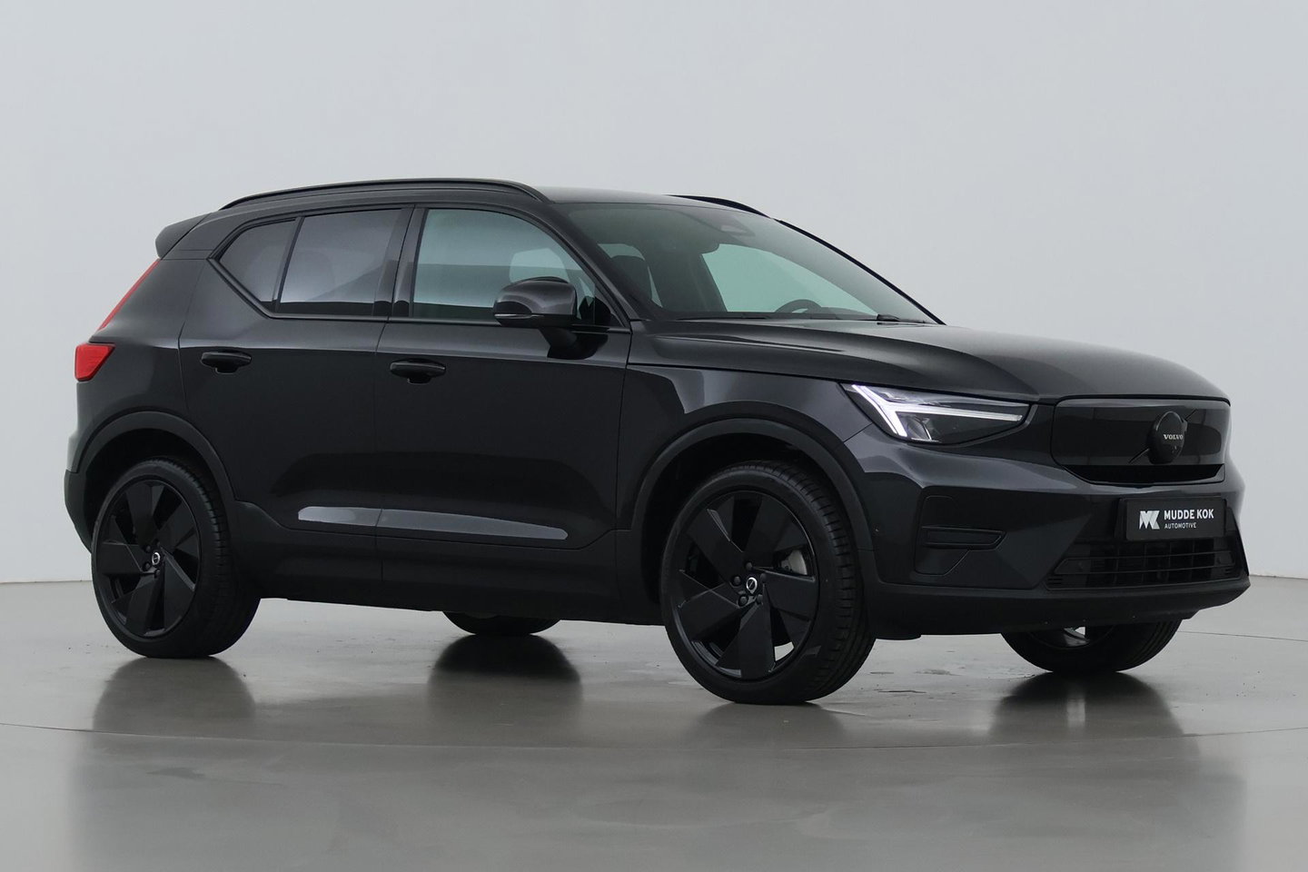 Volvo EX40 Single Motor Extended Range Plus Black Ed. 82 kWh | 360° Camera | ACC | 20 Inch | Stoel+Stuurverwarming | Harman/Kardon