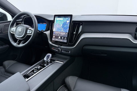 Volvo XC60 T8 Plug-in hybrid Ultra Black Edition | ACC | Panoramdak | Head-Up | Trekhaak | Harman/Kardon | 360° Camera | 21 Inch