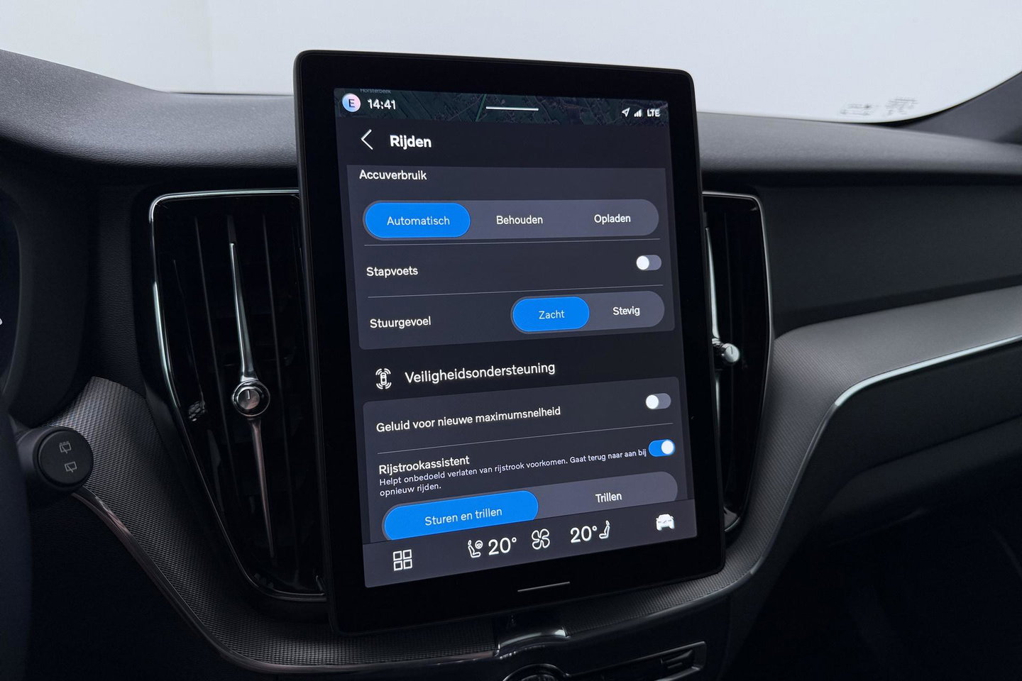 Volvo XC60 T8 Plug-in hybrid Ultra Black Edition | ACC | Panoramdak | Head-Up | Trekhaak | Harman/Kardon | 360° Camera | 21 Inch