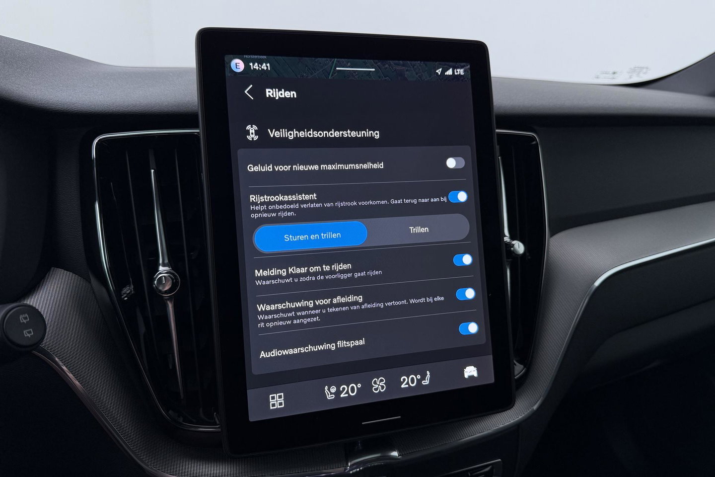 Volvo XC60 T8 Plug-in hybrid Ultra Black Edition | ACC | Panoramdak | Head-Up | Trekhaak | Harman/Kardon | 360° Camera | 21 Inch