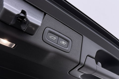 Volvo XC60 T8 Plug-in hybrid Ultra Black Edition | ACC | Panoramdak | Head-Up | Trekhaak | Harman/Kardon | 360° Camera | 21 Inch