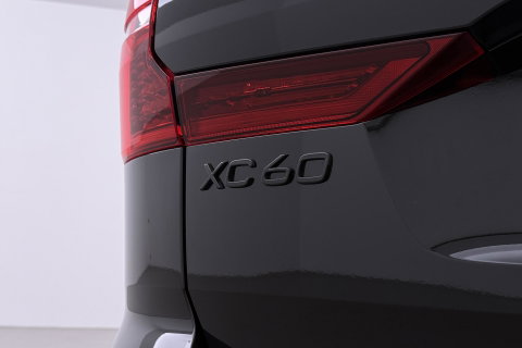 Volvo XC60 T8 Plug-in hybrid Ultra Black Edition | ACC | Panoramdak | Head-Up | Trekhaak | Harman/Kardon | 360° Camera | 21 Inch