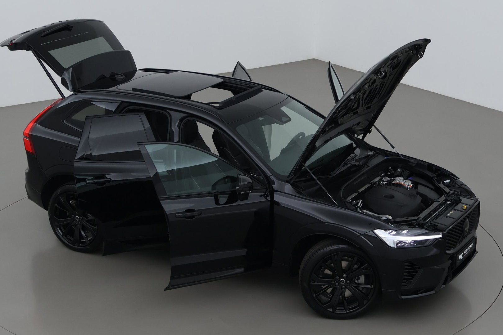Volvo XC60 T8 Plug-in hybrid Ultra Black Edition | ACC | Panoramdak | Head-Up | Trekhaak | Harman/Kardon | 360° Camera | 21 Inch