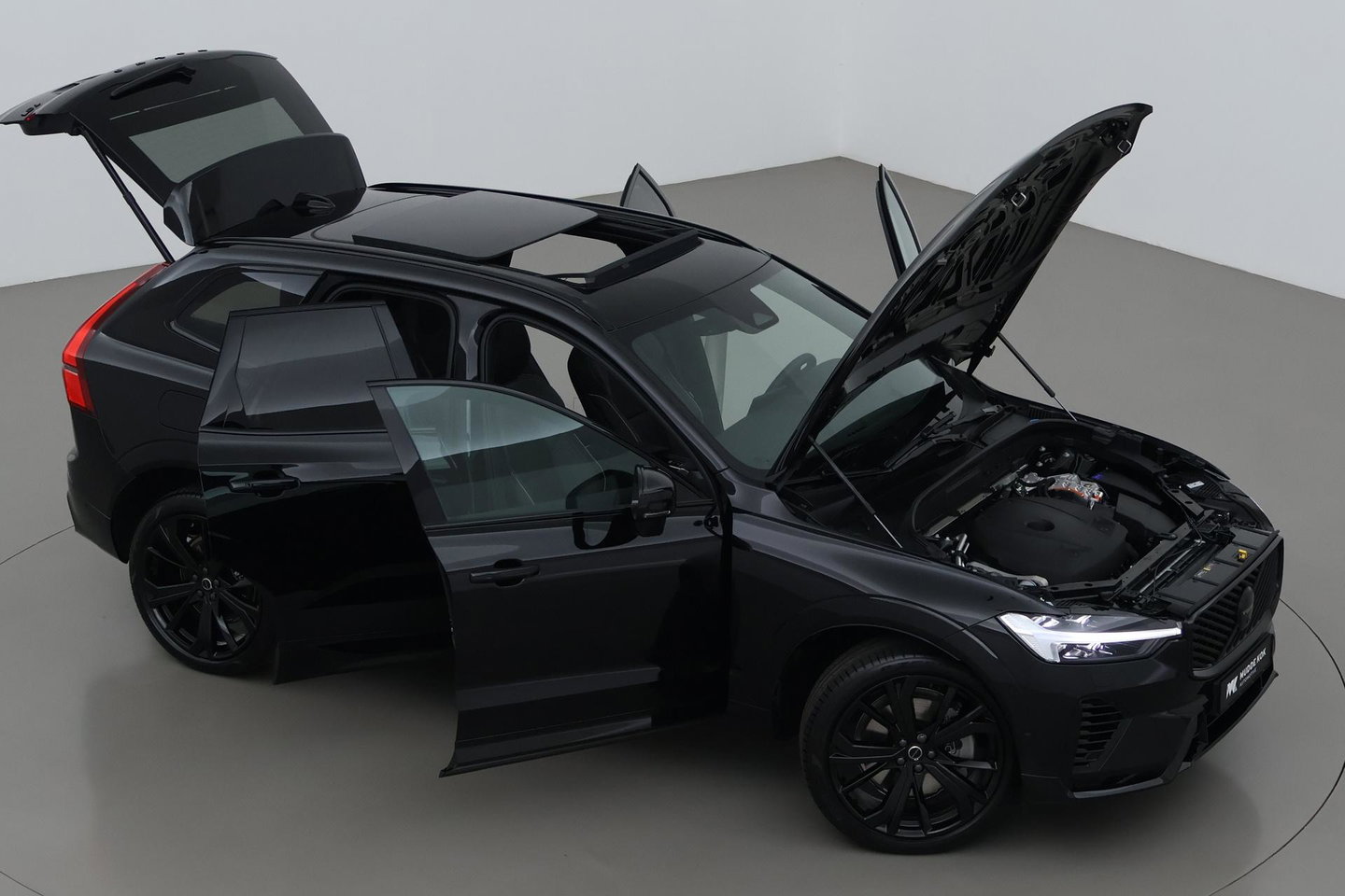 Volvo XC60 T8 Plug-in hybrid Ultra Black Edition | ACC | Panoramdak | Head-Up | Trekhaak | Harman/Kardon | 360° Camera | 21 Inch