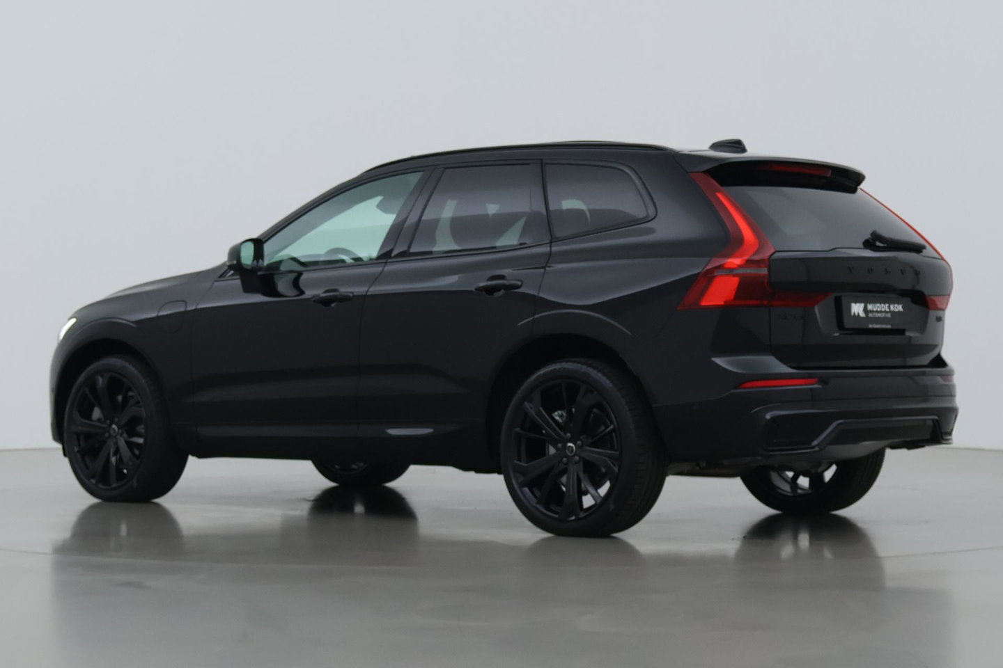 Volvo XC60 T8 Plug-in hybrid Ultra Black Edition | ACC | Panoramdak | Head-Up | Trekhaak | Harman/Kardon | 360° Camera | 21 Inch