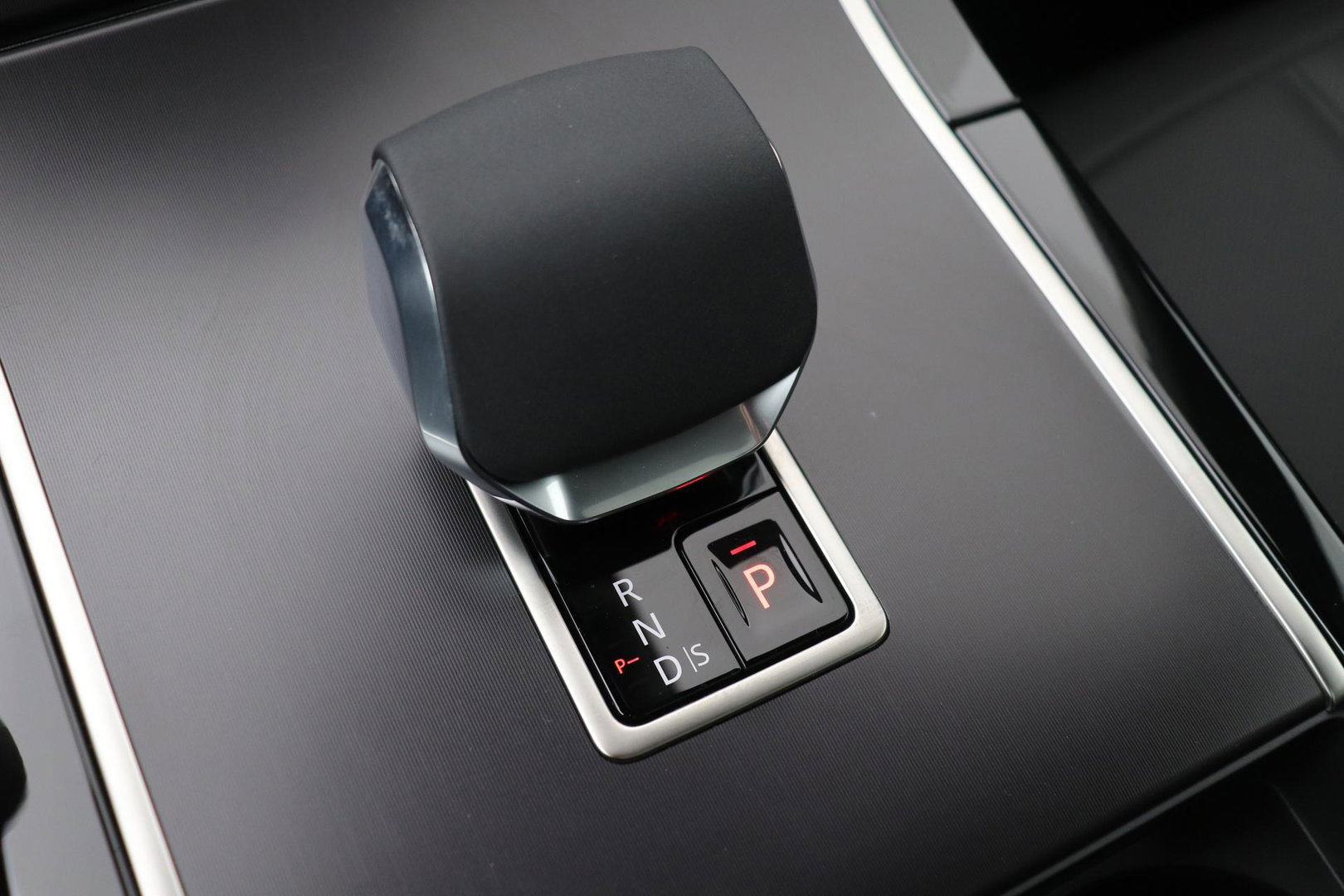 Land Rover Range Rover Evoque P270e PHEV Dynamic SE | Black Pack | Panoramadak | 360° Camera | ACC | 20 Inch