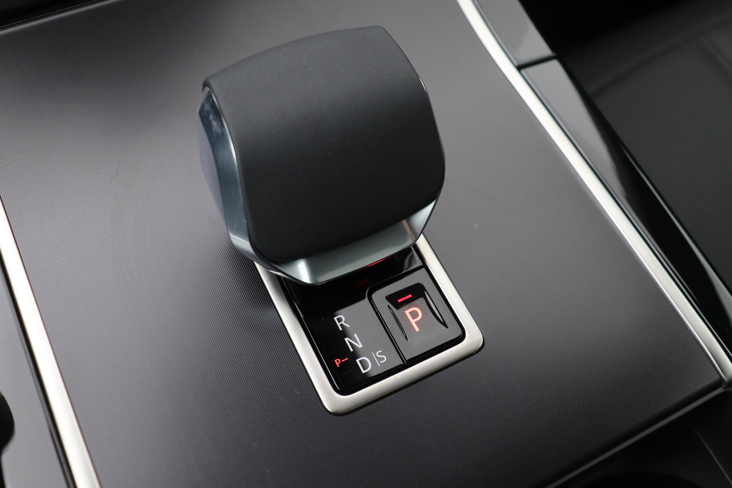 Land Rover Range Rover Evoque P270e PHEV Dynamic SE | Black Pack | Panoramadak | 360° Camera | ACC | 20 Inch