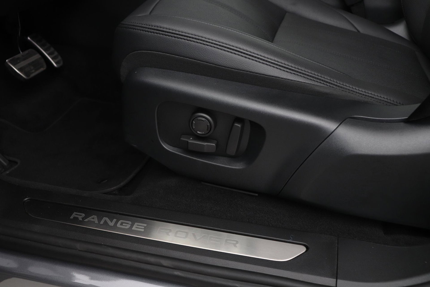 Land Rover Range Rover Evoque P270e PHEV Dynamic SE | Black Pack | Panoramadak | 360° Camera | ACC | 20 Inch