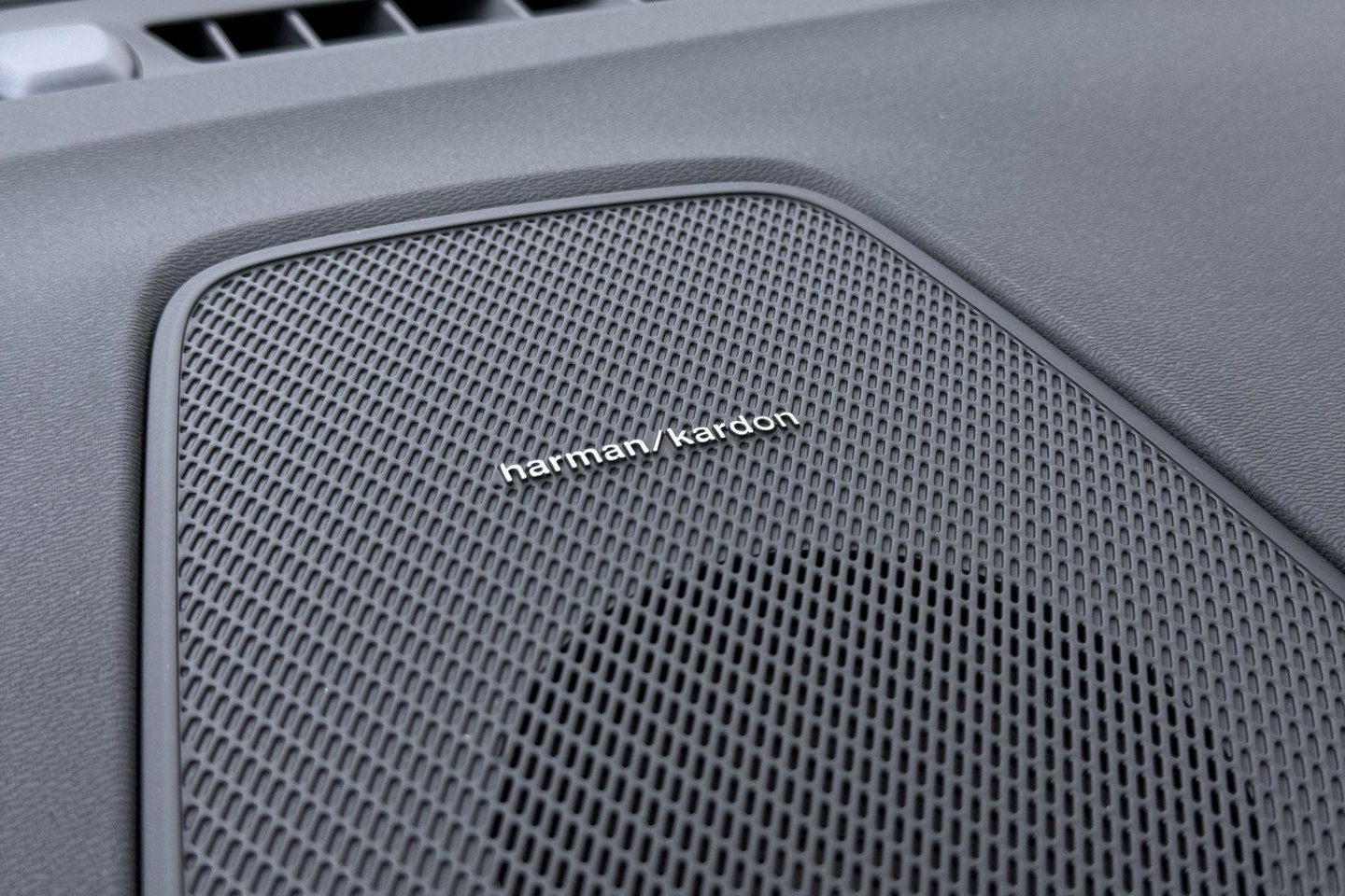 Volvo XC60 T8 Plug-in hybrid Plus Dark | ACC | Harman/Kardon | 360° Camera | Stoel+Stuurverwarming | BLIS | Memory