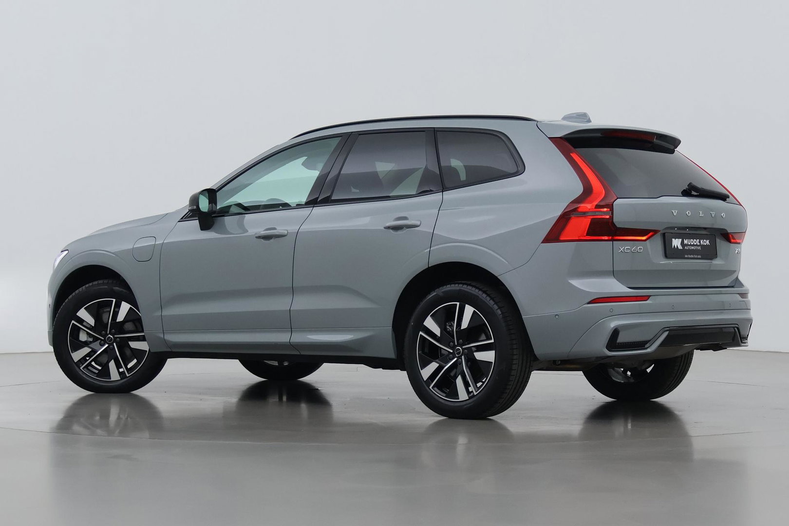 Volvo XC60 T8 Plug-in hybrid Plus Dark | ACC | Harman/Kardon | 360° Camera | Stoel+Stuurverwarming | BLIS | Memory