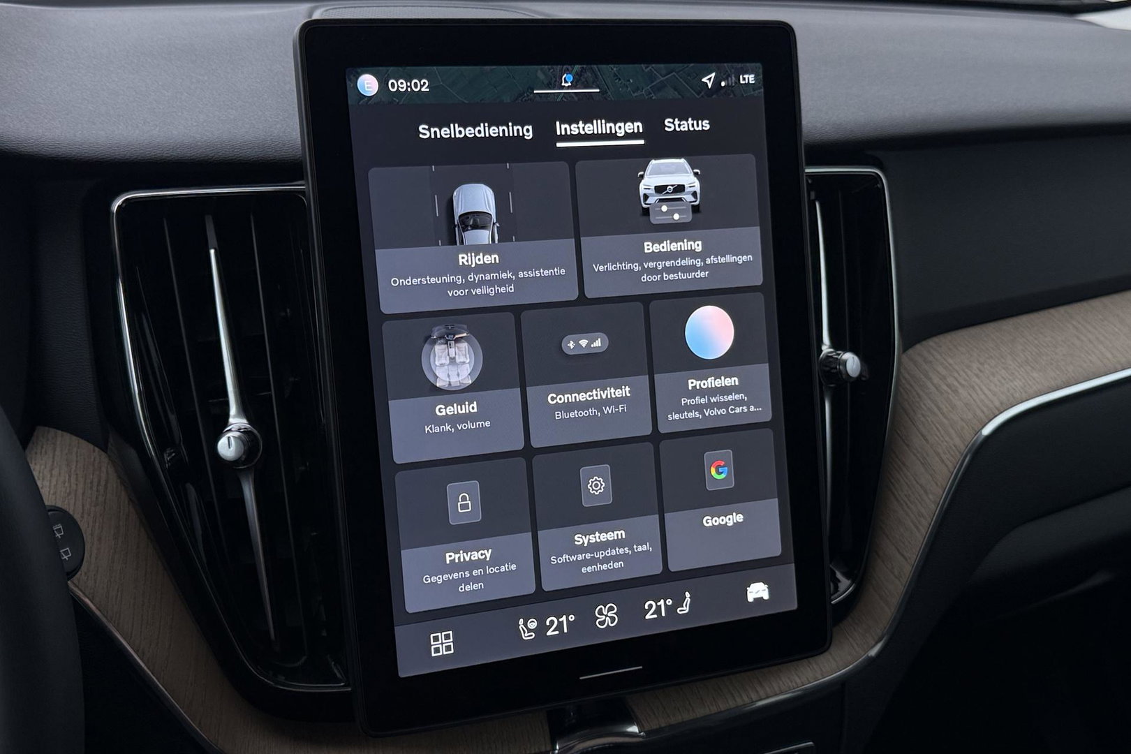 Volvo XC60 T8 Plug-in hybrid Plus Dark | ACC | Harman/Kardon | 360° Camera | Stoel+Stuurverwarming | BLIS | Memory