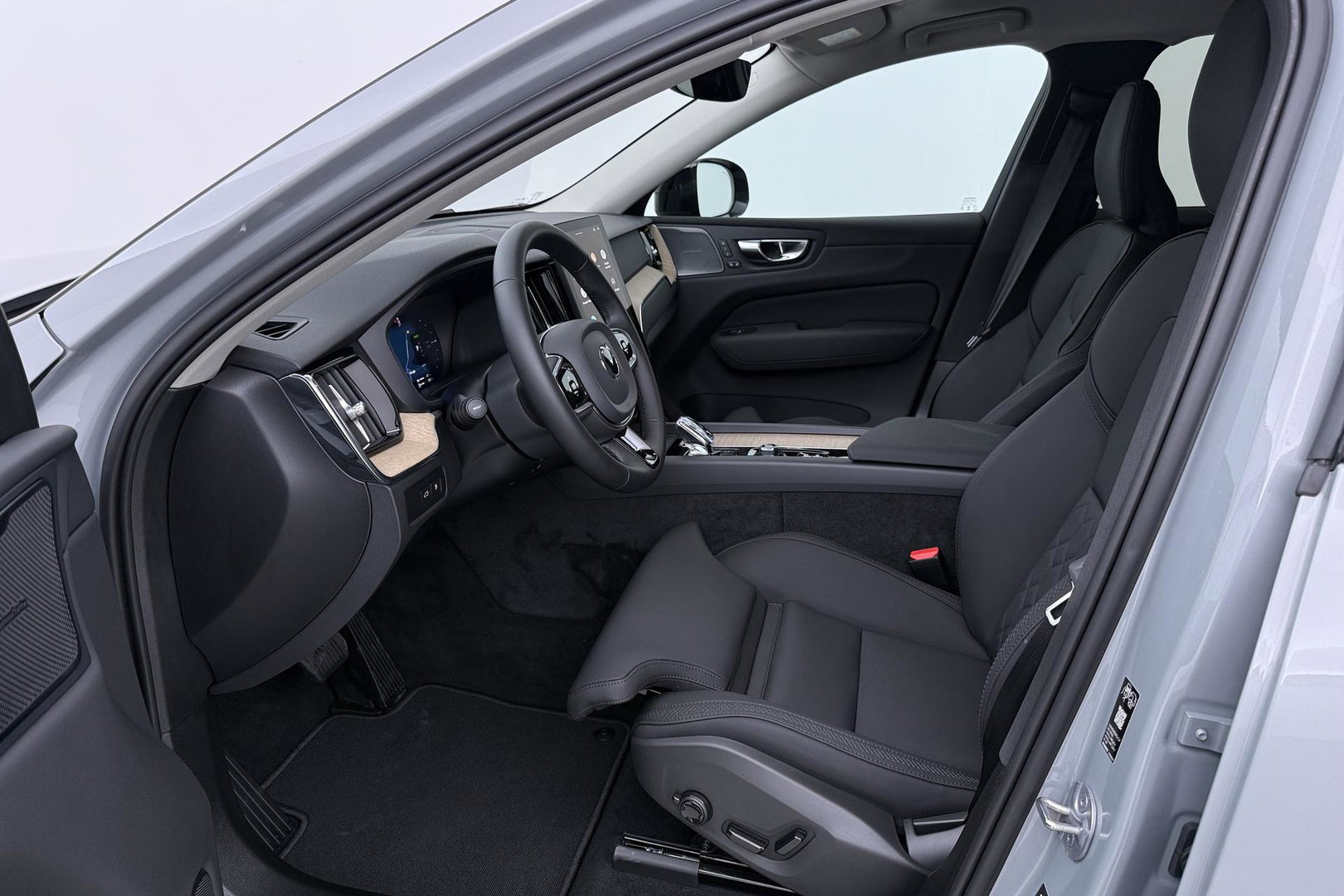Volvo XC60 T8 Plug-in hybrid Plus Dark | ACC | Harman/Kardon | 360° Camera | Stoel+Stuurverwarming | BLIS | Memory
