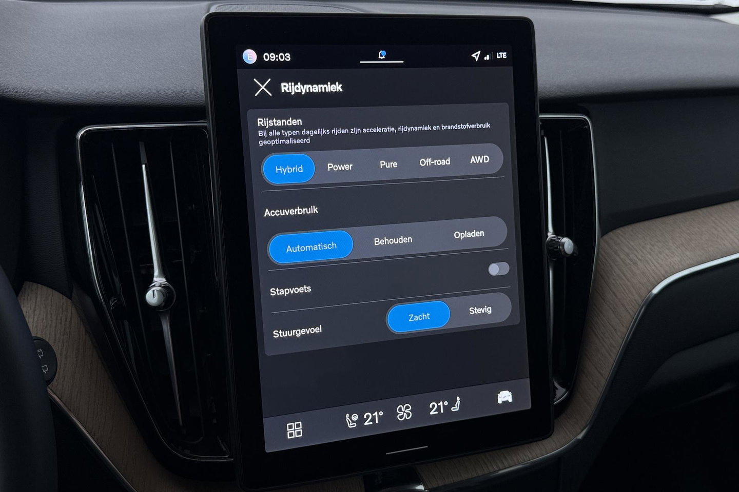 Volvo XC60 T8 Plug-in hybrid Plus Dark | ACC | Harman/Kardon | 360° Camera | Stoel+Stuurverwarming | BLIS | Memory