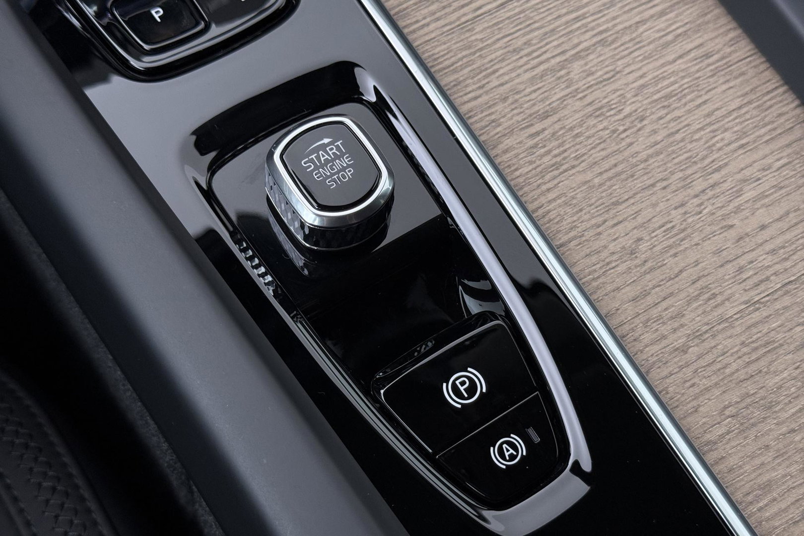 Volvo XC60 T8 Plug-in hybrid Plus Dark | ACC | Harman/Kardon | 360° Camera | Stoel+Stuurverwarming | BLIS | Memory