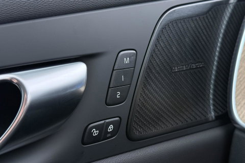 Volvo XC60 T8 Plug-in hybrid Plus Dark | ACC | Harman/Kardon | 360° Camera | Stoel+Stuurverwarming | BLIS | Memory