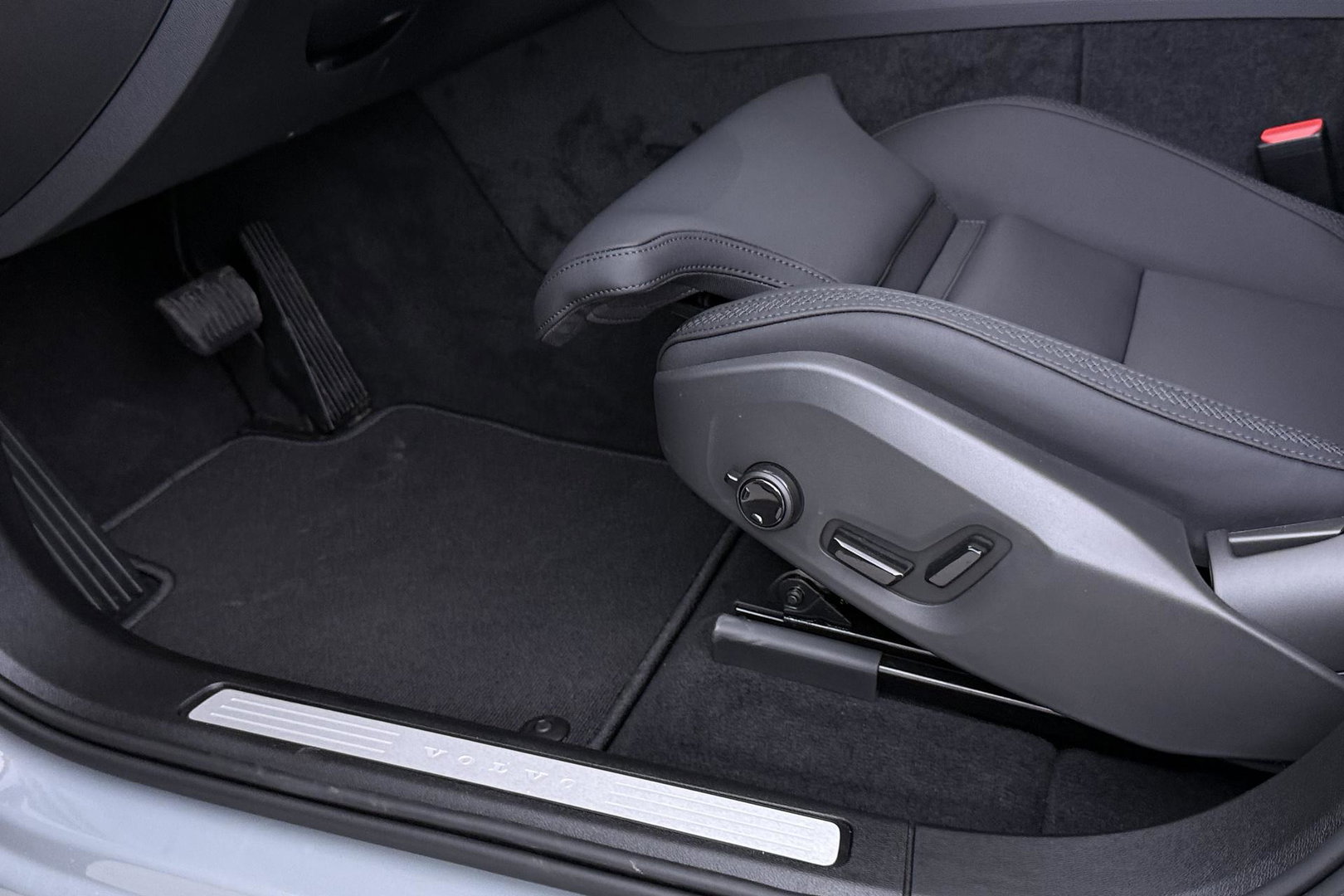 Volvo XC60 T8 Plug-in hybrid Plus Dark | ACC | Harman/Kardon | 360° Camera | Stoel+Stuurverwarming | BLIS | Memory
