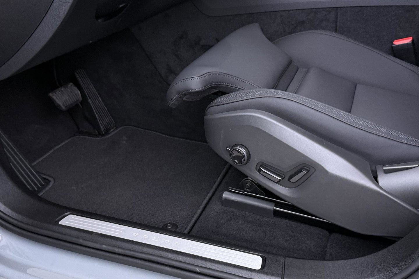 Volvo XC60 T8 Plug-in hybrid Plus Dark | ACC | Harman/Kardon | 360° Camera | Stoel+Stuurverwarming | BLIS | Memory