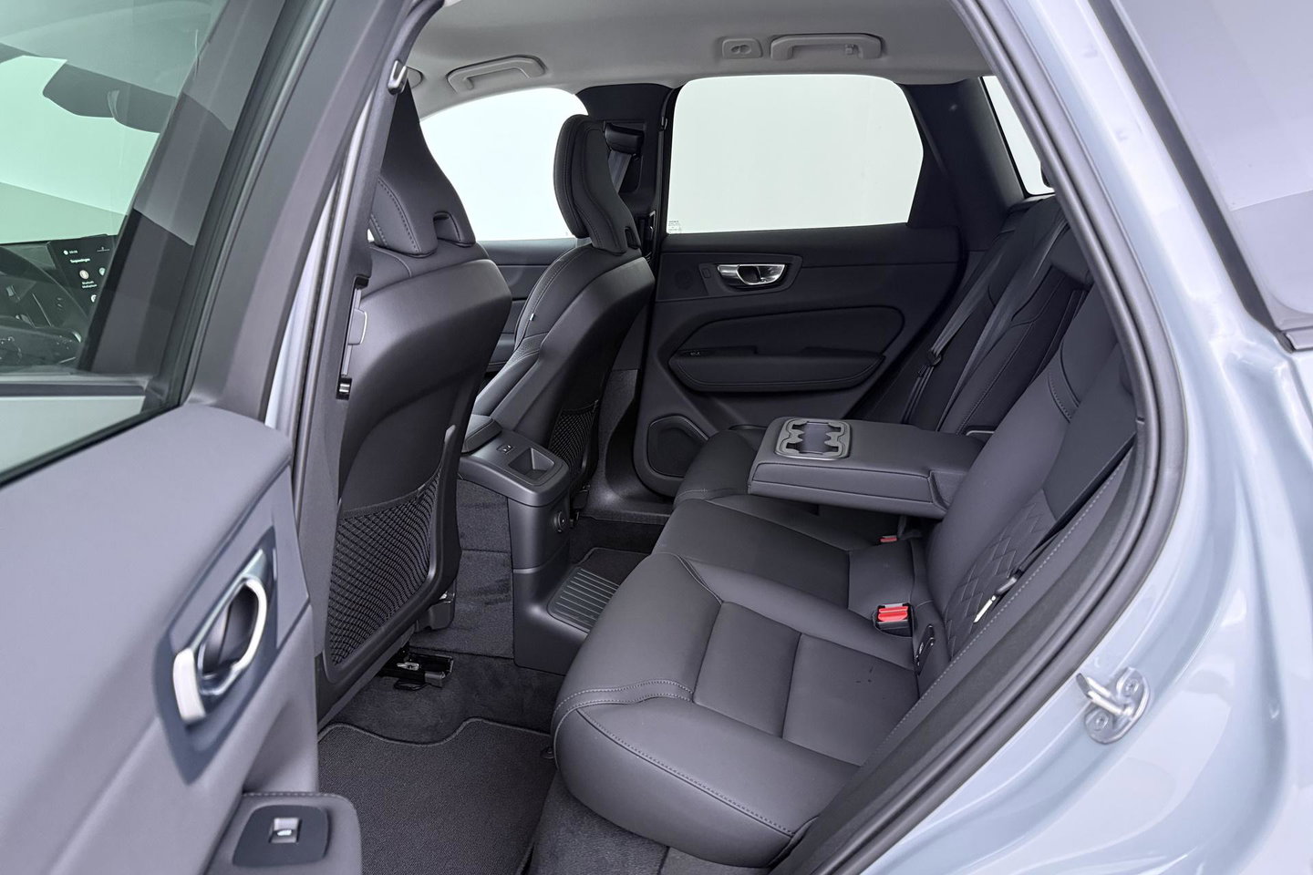 Volvo XC60 T8 Plug-in hybrid Plus Dark | ACC | Harman/Kardon | 360° Camera | Stoel+Stuurverwarming | BLIS | Memory